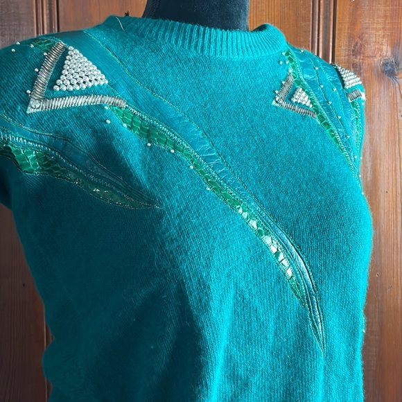 Green Retro 80s Vintage Sweatshirt - Picture 3 of 6
